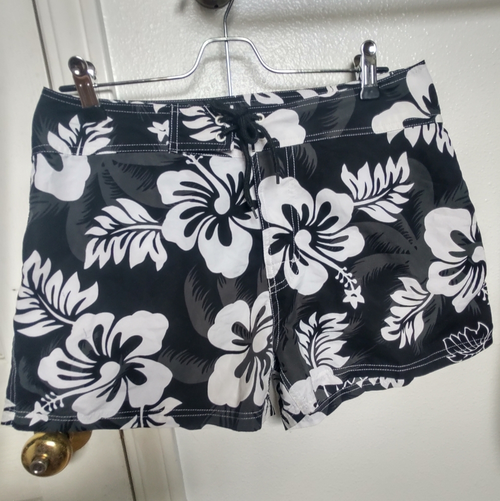 Hawaii Black/White Floral Board Surf Shorts